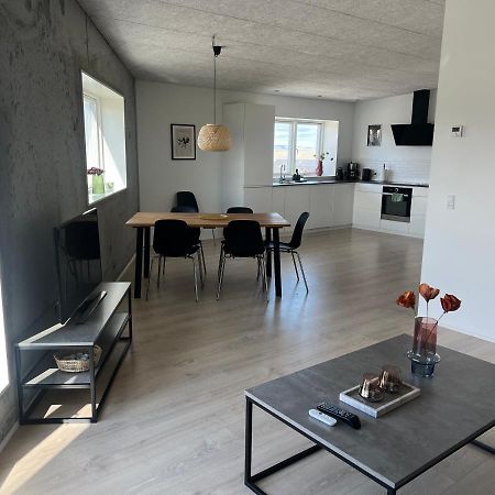 New 2 Bedroom Apt - Ocean And Mountain View 토르스하운 외부 사진